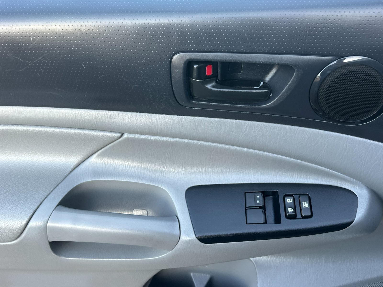 2015 Toyota Tacoma 2WD Access Cab I4 AT (Natl)