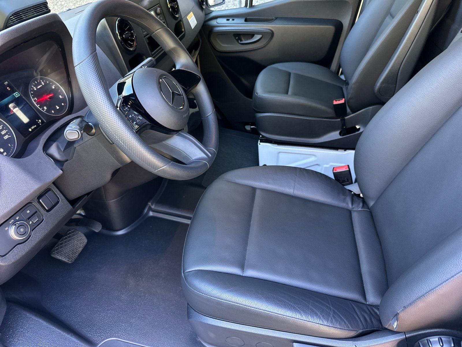 2025 Mercedes-Benz Sprinter 2500 Cargo 144 WB