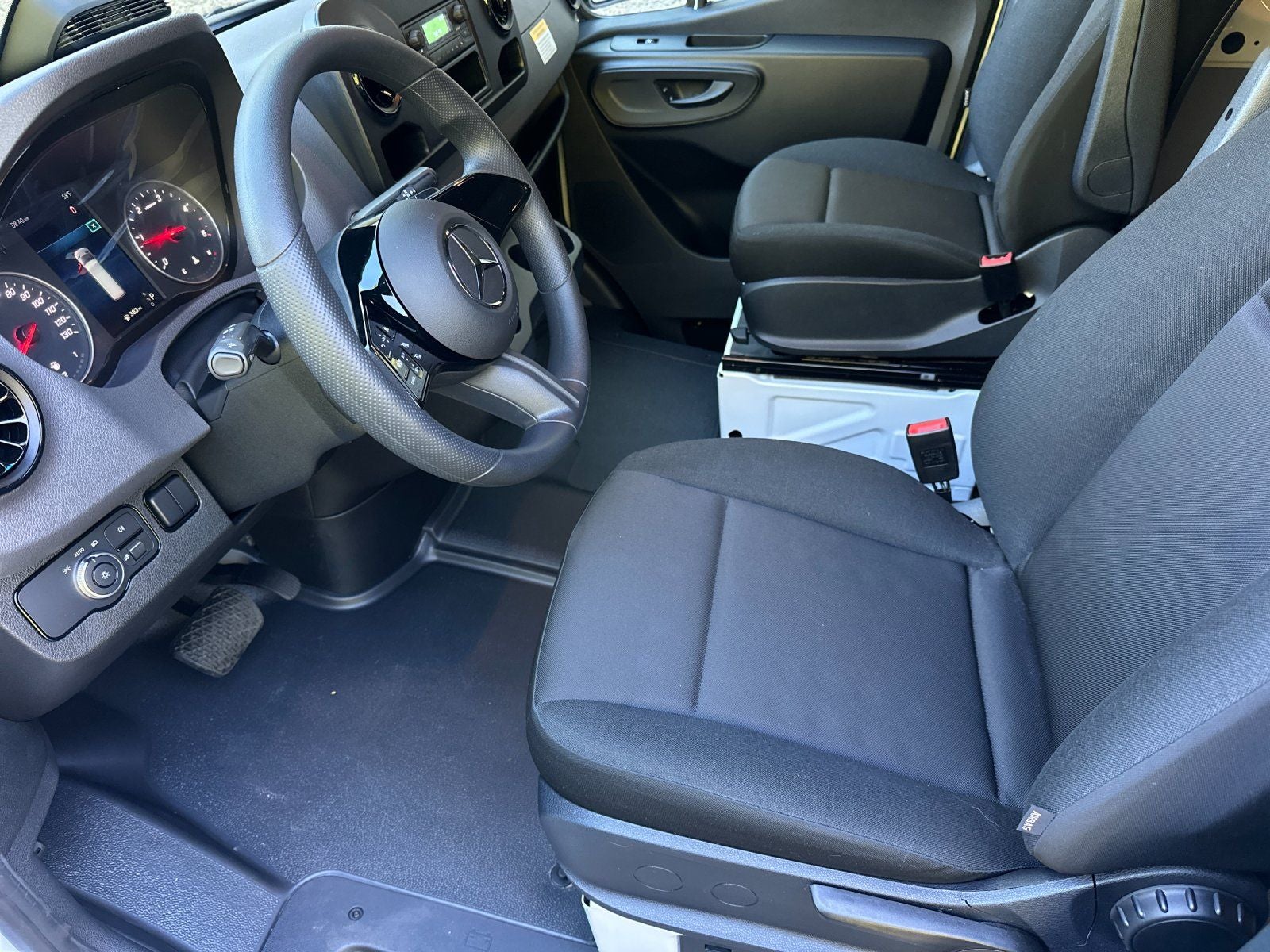 2025 Mercedes-Benz Sprinter 2500 Cargo 144 WB