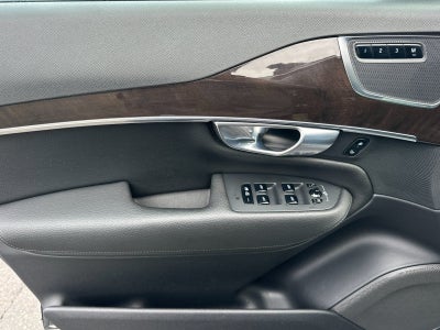 2017 Volvo XC90 T6 Momentum