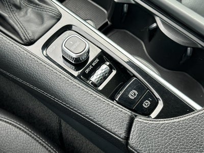 2017 Volvo XC90 T6 Momentum