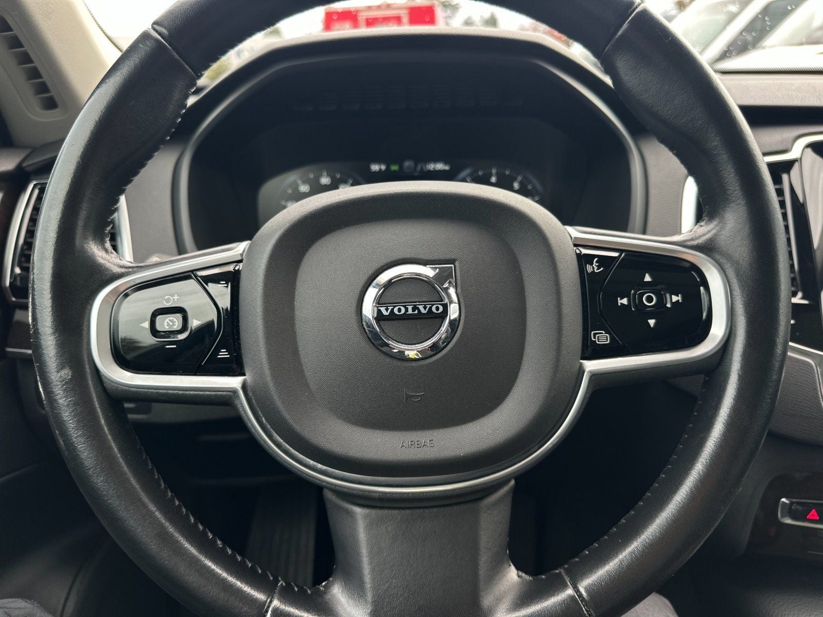 2017 Volvo XC90 T6 Momentum