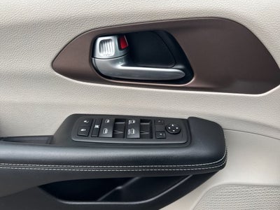 2024 Chrysler Voyager LX