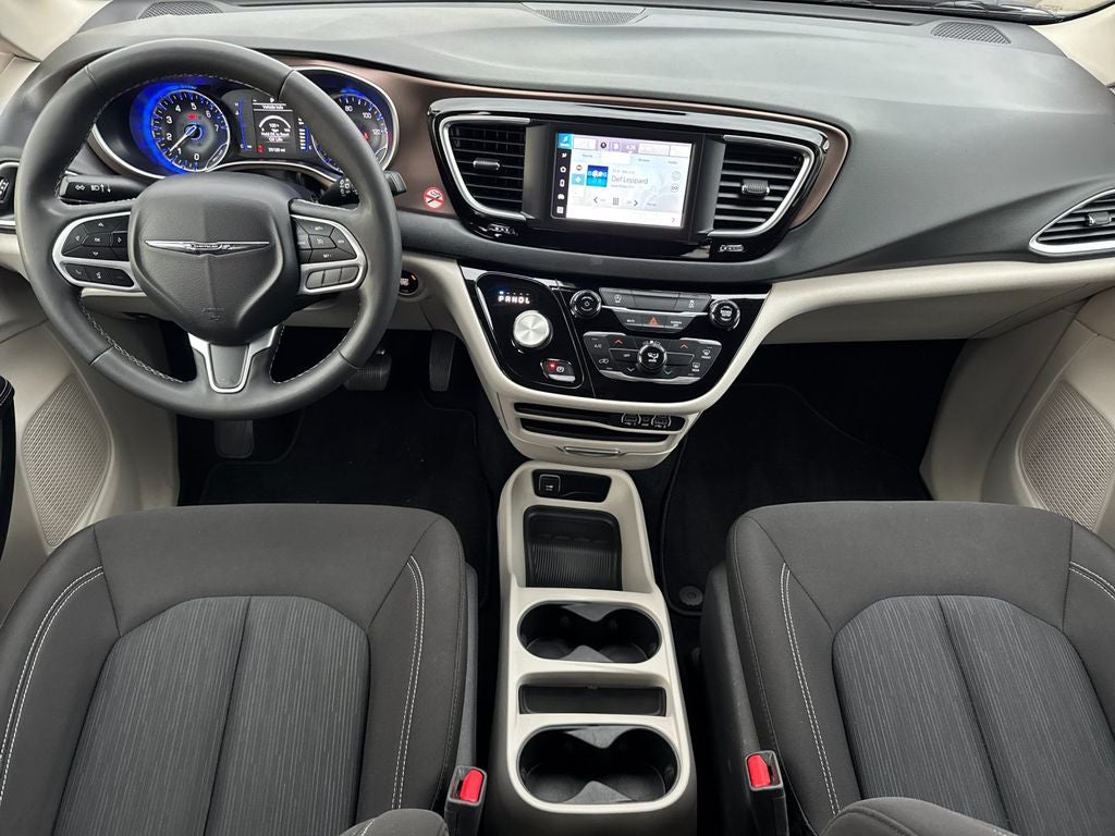 2024 Chrysler Voyager LX