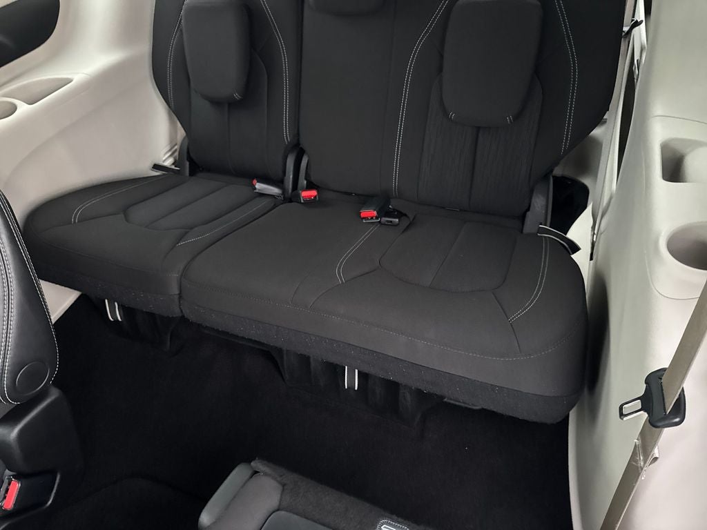 2024 Chrysler Voyager LX